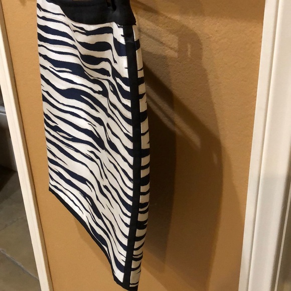 Ann Taylor fully lined animal print skirt sz 4P - Picture 3 of 6